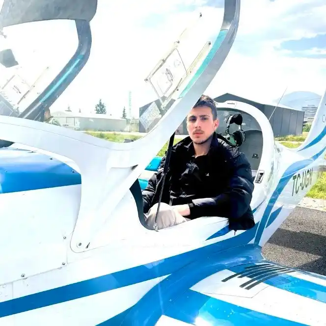 Uçuş eğitimi ve simülatör görseli