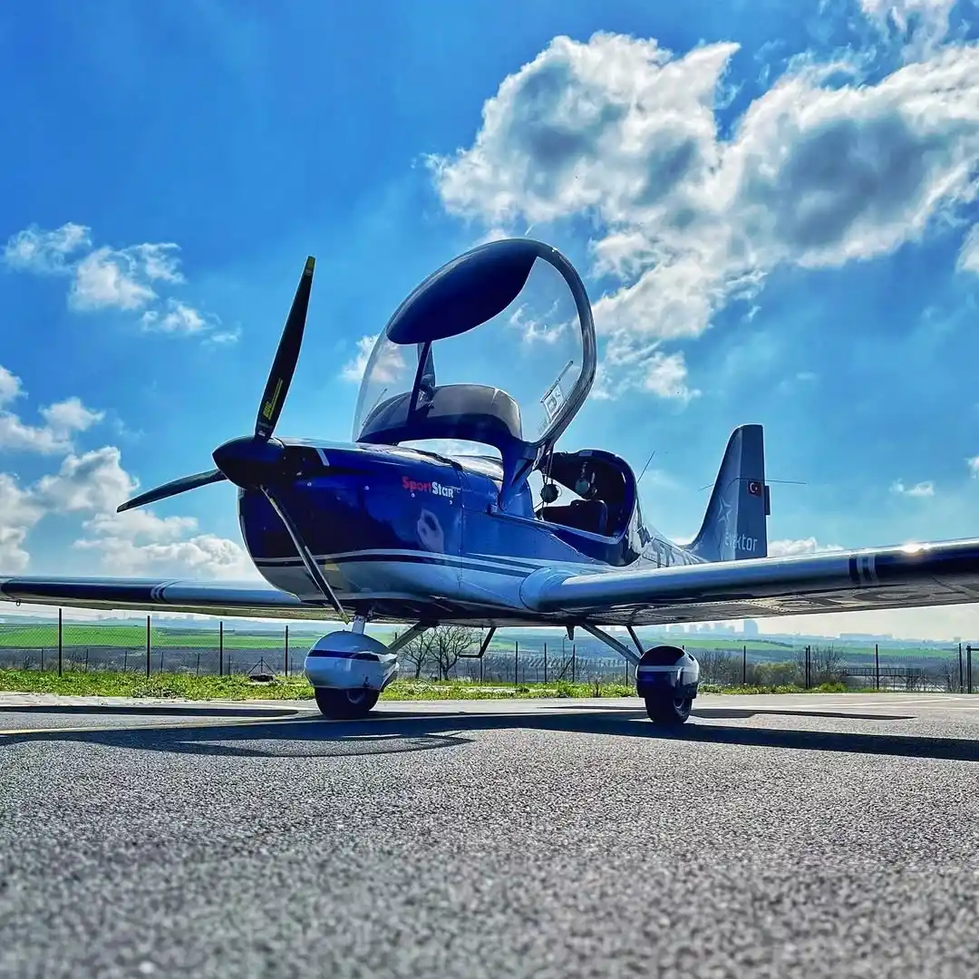 Uçuş eğitimi ve simülatör görseli