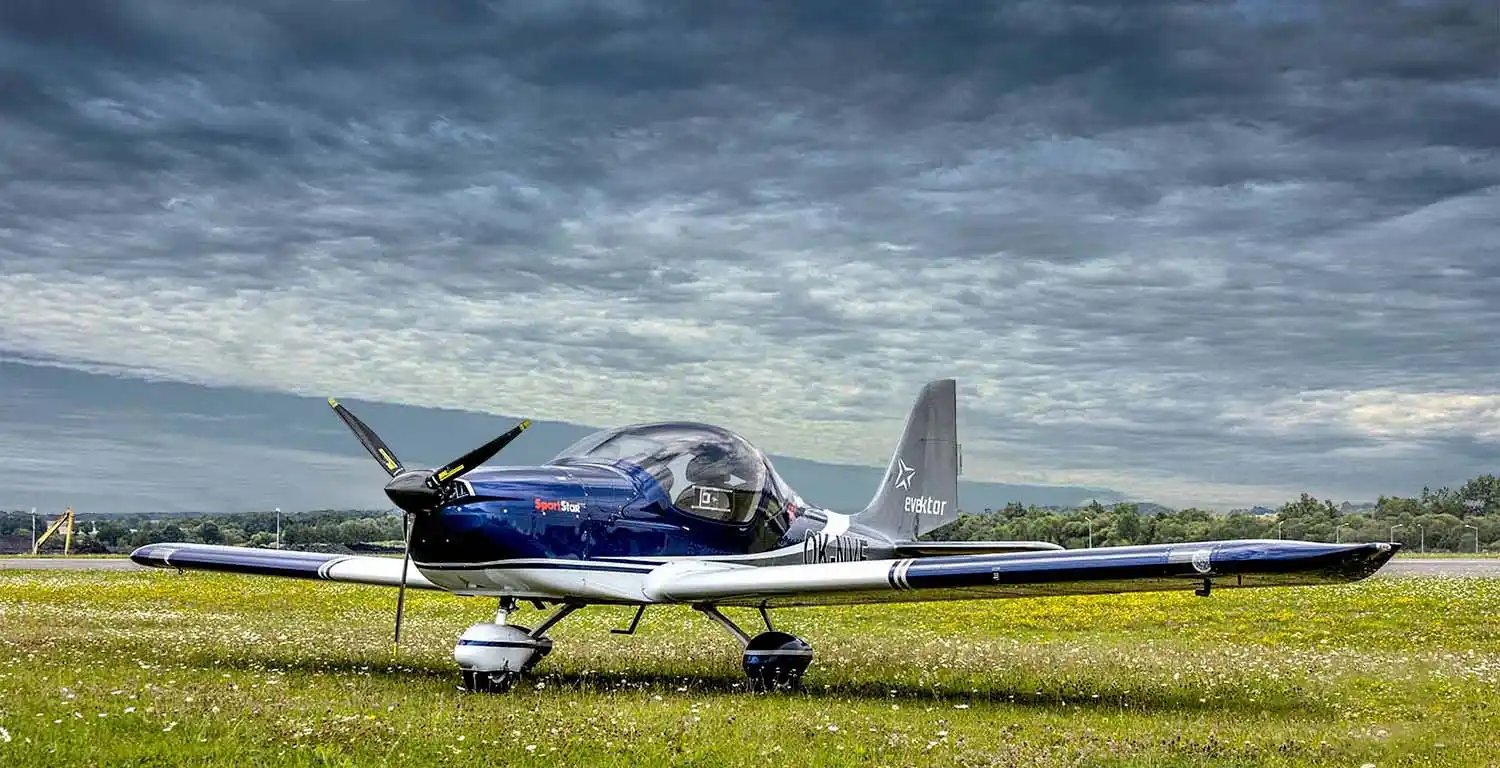 Uçuş eğitimi ve simülatör görseli