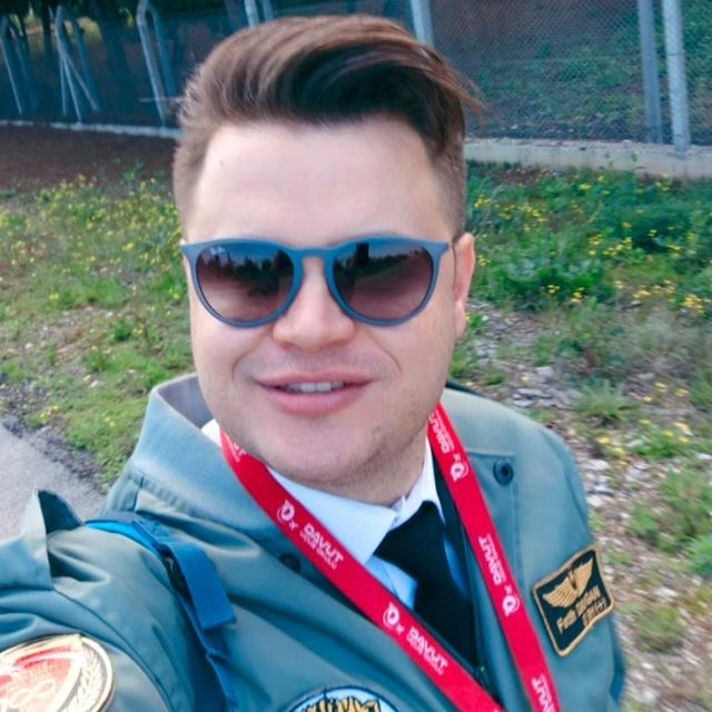 Uçuş eğitimi ve simülatör görseli