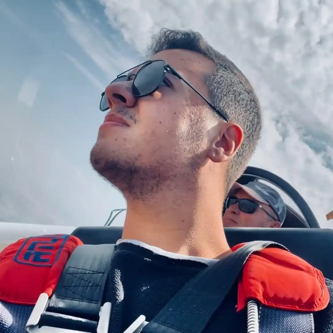 Uçuş eğitimi ve simülatör görseli